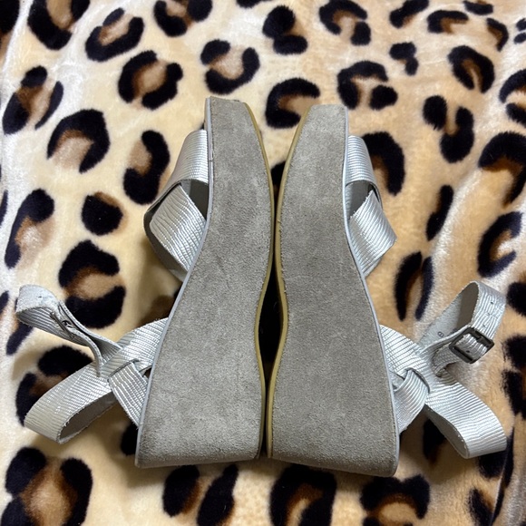 Elegant Silver Platform Sandals. Size 8 Kork ease - Picture 8 of 9